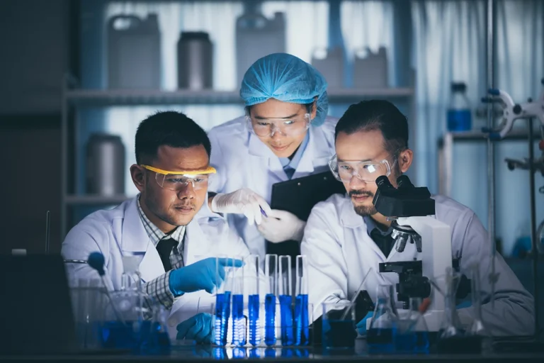 professional health care researchers working in life of medical science laboratory, technology of medicine chemistry lap experiment for hospital